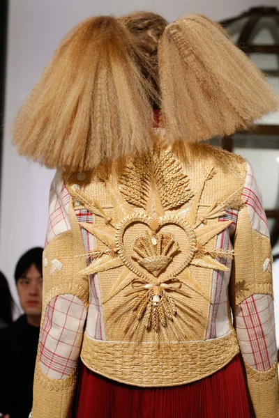 Look 30
